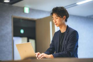 フルフレックス制を導入しているため、ライフスタイルに合わせて柔軟に働ける環境を整えています。