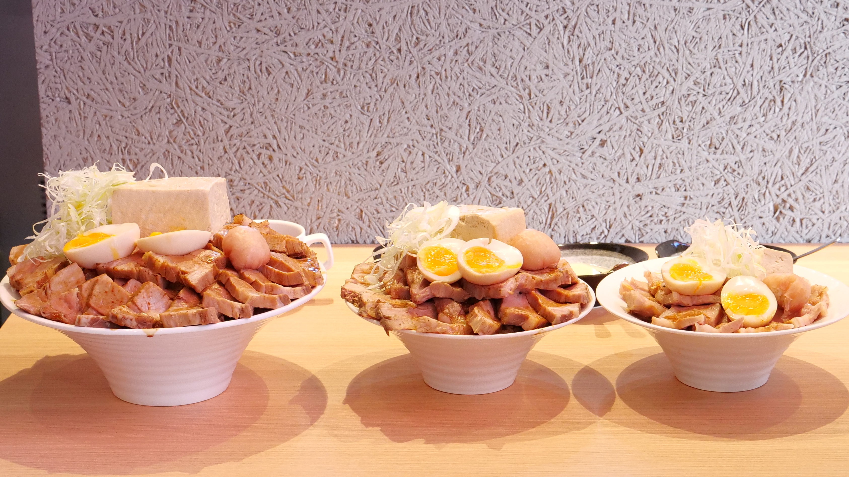 新ブランド始動！デカ盛り豚丼の仕掛け人はグルメメディア元編集長