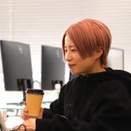 働きやすさは生産性の向上だけでなく、仕事の質や精度にも好影響をおよぼす重要なファクター。こういった自社での学びや経験を顧客に提供もしています。