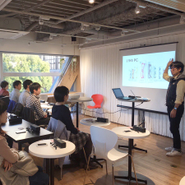 「最新テクノロジー＆日本版マインドフルネス」を活用した集中力マネジメント講座の様子です。運営主体は学生インターン。当日の運営から学生へのプロモーションなどに取り組んでいただき、満足度の高いイベントになりました。
