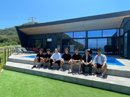 仕事・遊び全力/アホになれる/明るい/ポジティブ/チームワーク大事といったメンバーが大半です。つまり「アホだけどおもろくて良いやつ」しかいません。