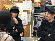 アルバイトさんでもお店の改善点があれば現場の気づきとして報告できる仕組みになっています。報告をしてくれた従業員には報酬があるのでアルバイトさんも積極的に気づきを挙げてくれます。