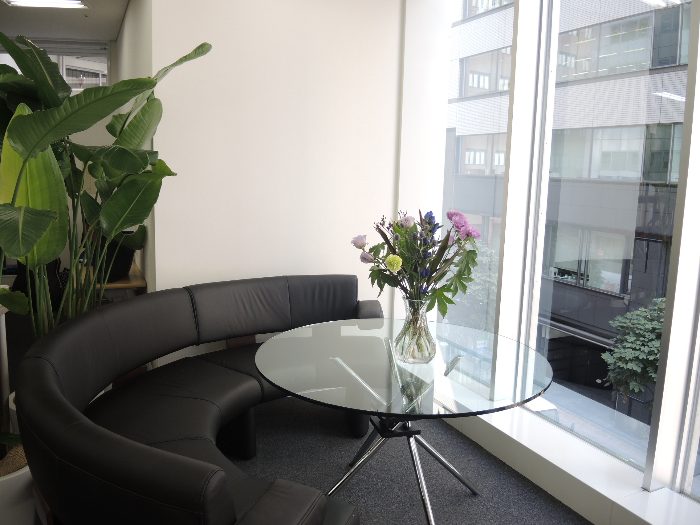 EYS-STYLEはこんな会社です。銀座本社の壁には●●がある