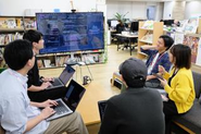 オフィスはワンフロアとなっており、チーム内外問わず意見交換も活発です