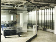 「PIX」 ギャラリー、壁の後ろにはサロンがあります