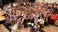 社員総会では、世界中からメンバーが集います