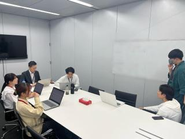 インターン生同士で行うプロダクト会議の様子