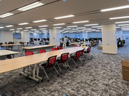 今の小石川のオフィスへ移転したばかりの時の写真。今は席が足りなくなるほど社員が増えて活気に溢れております。
