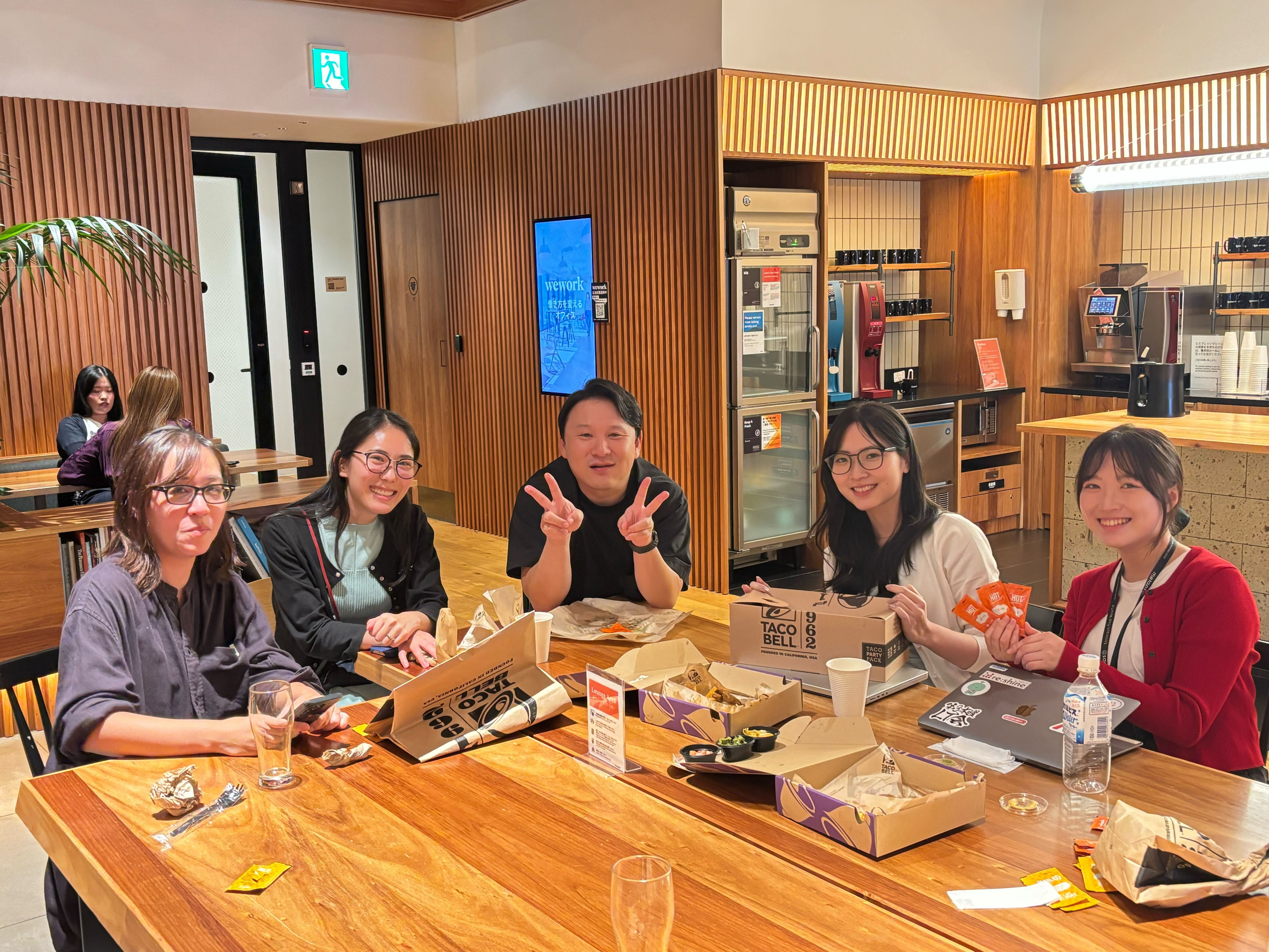 いい仕事は楽しい交流から！福利厚生を利用した木曜ビール会で乾杯！