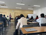 観光学部の学生によるワークショップの開催（2024年3月鞆公民館にて）