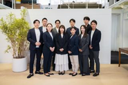   HR Policyとして、「主体性を持った人材を育成する」ことを掲げております。その背景には、事業家育成を目指すにあたり、「自ら考え、自ら行動を起こせる」力が必要であると考えているからです。