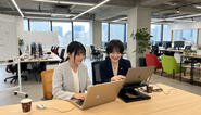 学習環境も整っており、基礎から実務レベルの課題に取り組みながら、現役エンジニアのフィードバックを受けて成長できる仕組みを整えています。未経験でも安心してステップアップできる環境です。