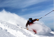 シーズンフリーパスが無料でもらえるので、滑り放題です。