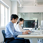 しっかり基礎を身に付けることが大事です。即席で特定の簡易言語でプログラミングができる様になっても、応用がききません。