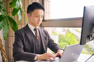 お客さまからの信頼獲得はもちろん大切ですが、メンバー同士の信頼関係があってこそ業務は円滑に進むと考えています。何か困ったことがあればすぐに相談。悩んでいるメンバーがいたらすぐにフォローが鉄則。責任感の強いメンバーが集まる組織です。