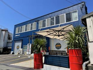 元製造業だった当社の社屋は、当時の面影を残しつつ製造業とは思えないキレイさやおしゃれさを実現しています。