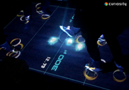 特別なデバイスはいらない！そこに床があればすぐにプレイできるデジタルホッケーゲーム「Hockel」