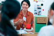 子どもたちと直接関わりながら運営に携わる時間と、自身のミッション遂行のため企画業務にあたる時間があります。