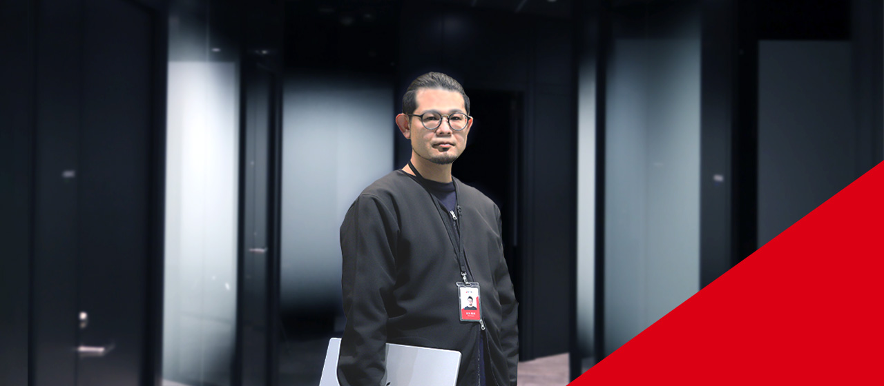 デザイナーがクライアントと膝を突き合わせて課題に取り組む意味【社員紹介前編：古川隆史】