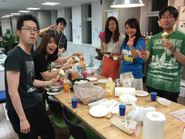 社内ではパーティーが行われることも