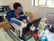 社長のお弁当を狙うランボくん