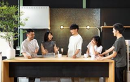 1社複数担当制。様々な知見を持ったメンバーが集まり、顧客課題はチームで解決していきます。