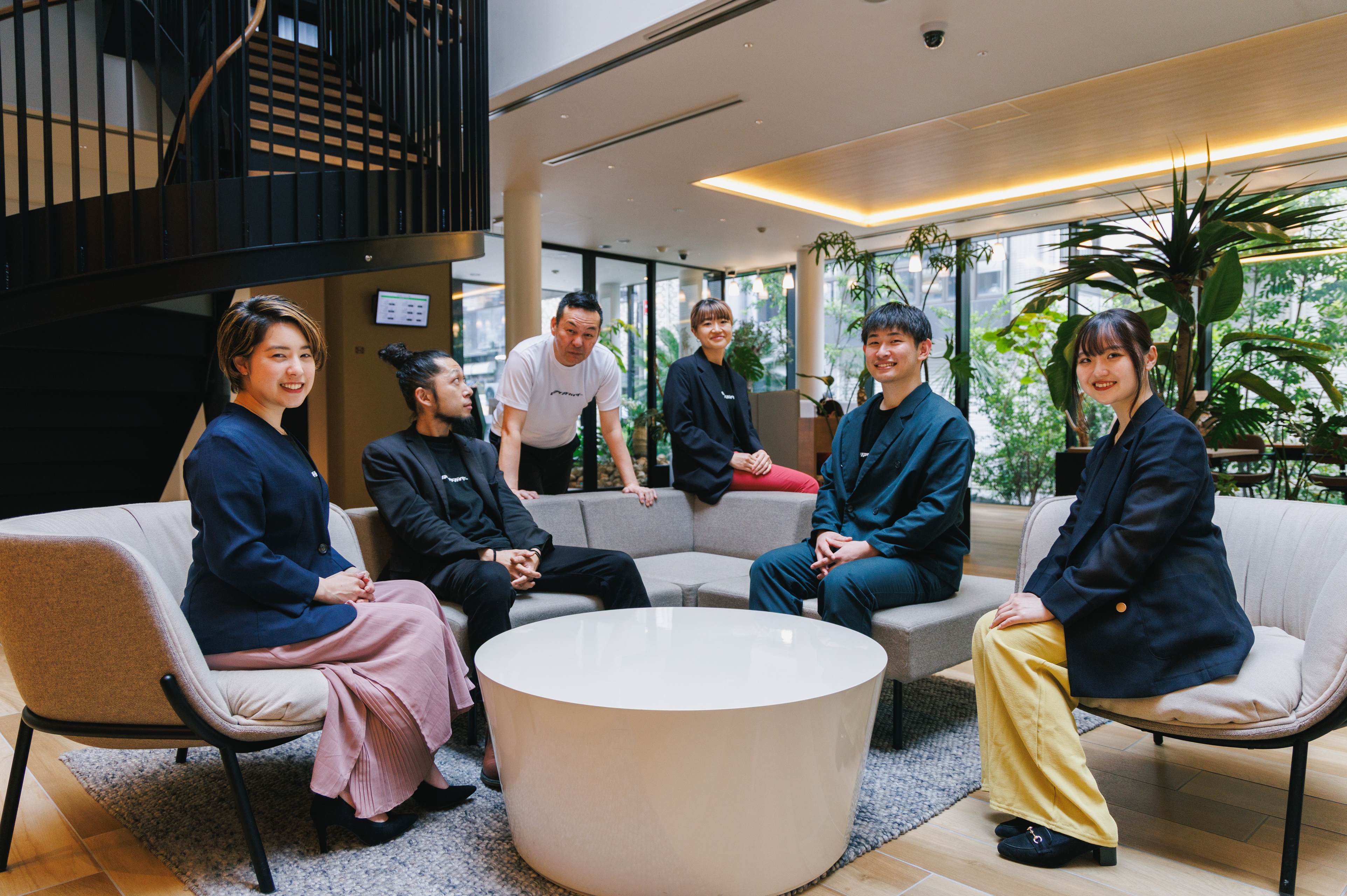 社長は元芸人。そんな会社で、社会で戦えるおせっかい力を育てよう。