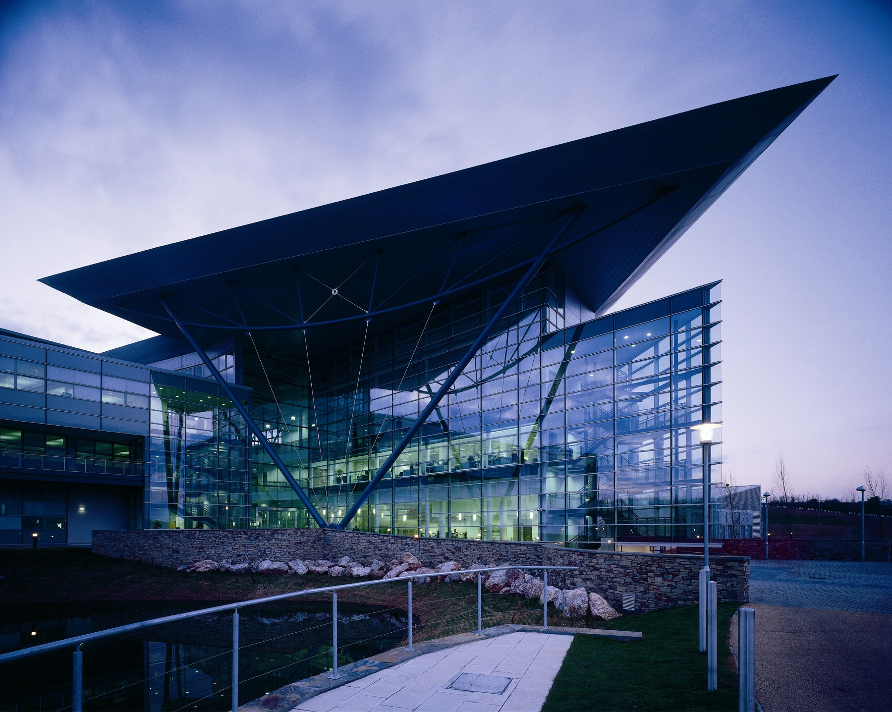 【社会人１年目】異国の官公庁で、組織内スタートアップに参画した話