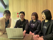 チームとして他業種で話し合いを重ねます。