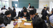 学校の反転授業でもすららが活用されています。