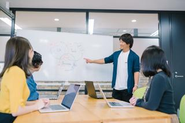時には倉庫で実際にシステムが利用される様子を確認するなど、ユーザー目線での開発を行います。