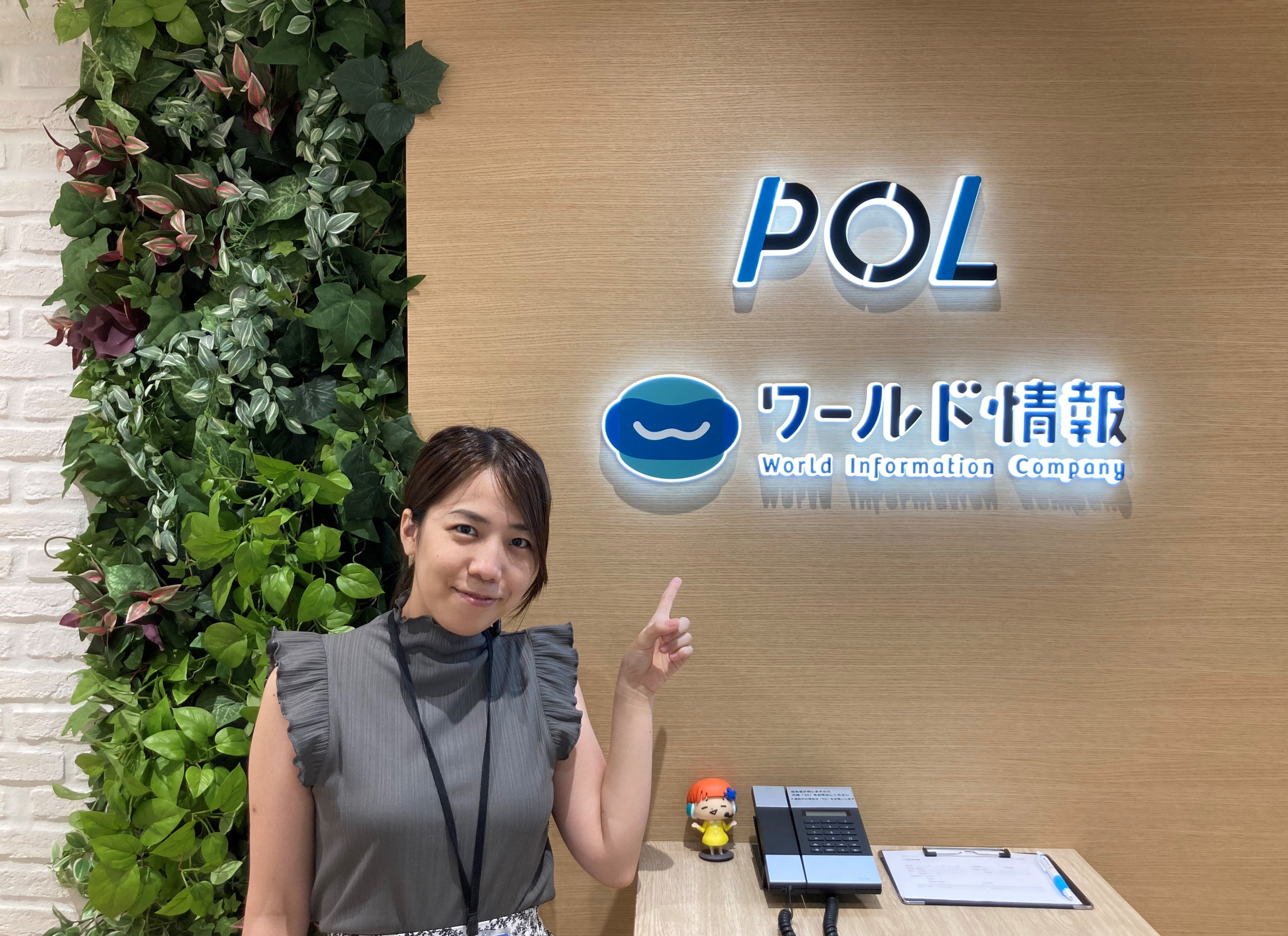 管理部門のリーダー鈴木さんの『ワールド情報への想い』をインターン生が聞いてみた！