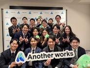 創業1期目から新卒入社社員を迎え、年次関係なく活躍できる会社です。毎年新卒向けに内定式及び入社式など式典を執り行っており節目を大切にしています。25卒の内定者向けにはセレモニーを企画し、Jリーグのツエーゲン金沢様の最終節で内定者3名によるキックインセレモ二ーをさせて頂きました！26卒、27卒の仲間も絶賛募集中です！