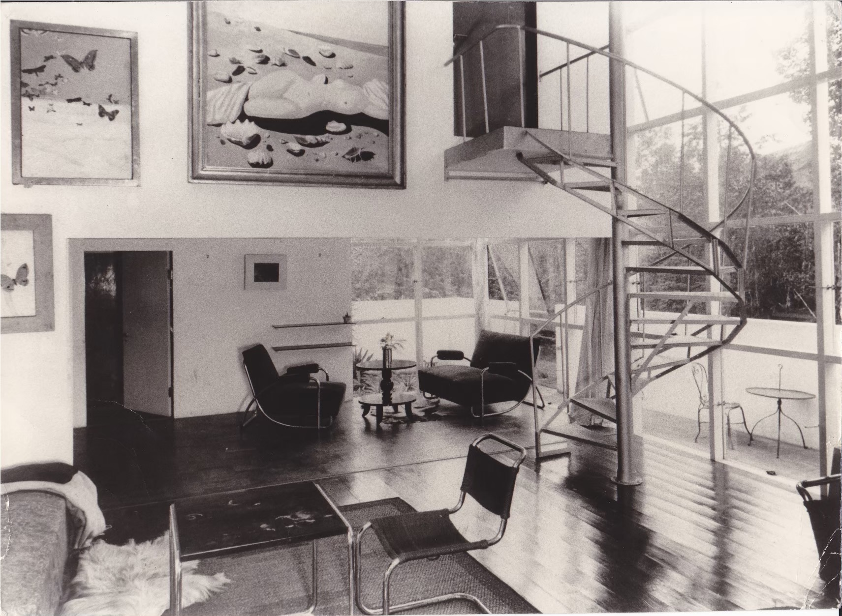 耐震補強専門会社が国の登録有形文化財を継承・修繕し、運営するお話。