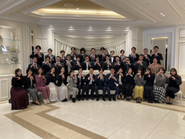 社員総会にて。みんなで”SoLaboのSポーズ”を。