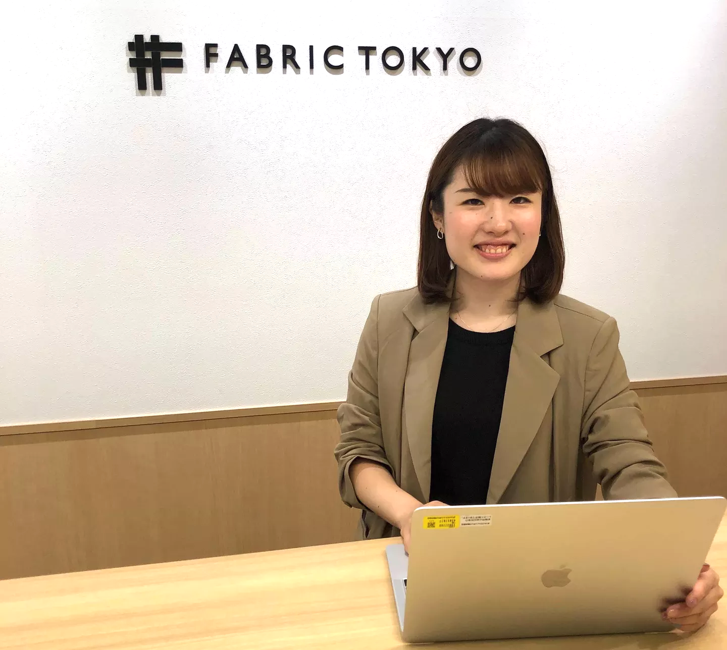 「個人プレーではなく、チームで仕事を成し遂げようとする姿勢に魅力を感じて」ドレスコーディネーターだった私がFABRIC TOKYOに入社した理由