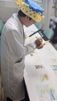 事務所での作業風景