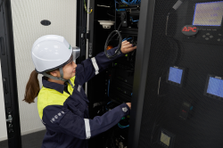 データセンターでの現場管理｜電気工事士資格を活かして、グローバル企業へ！