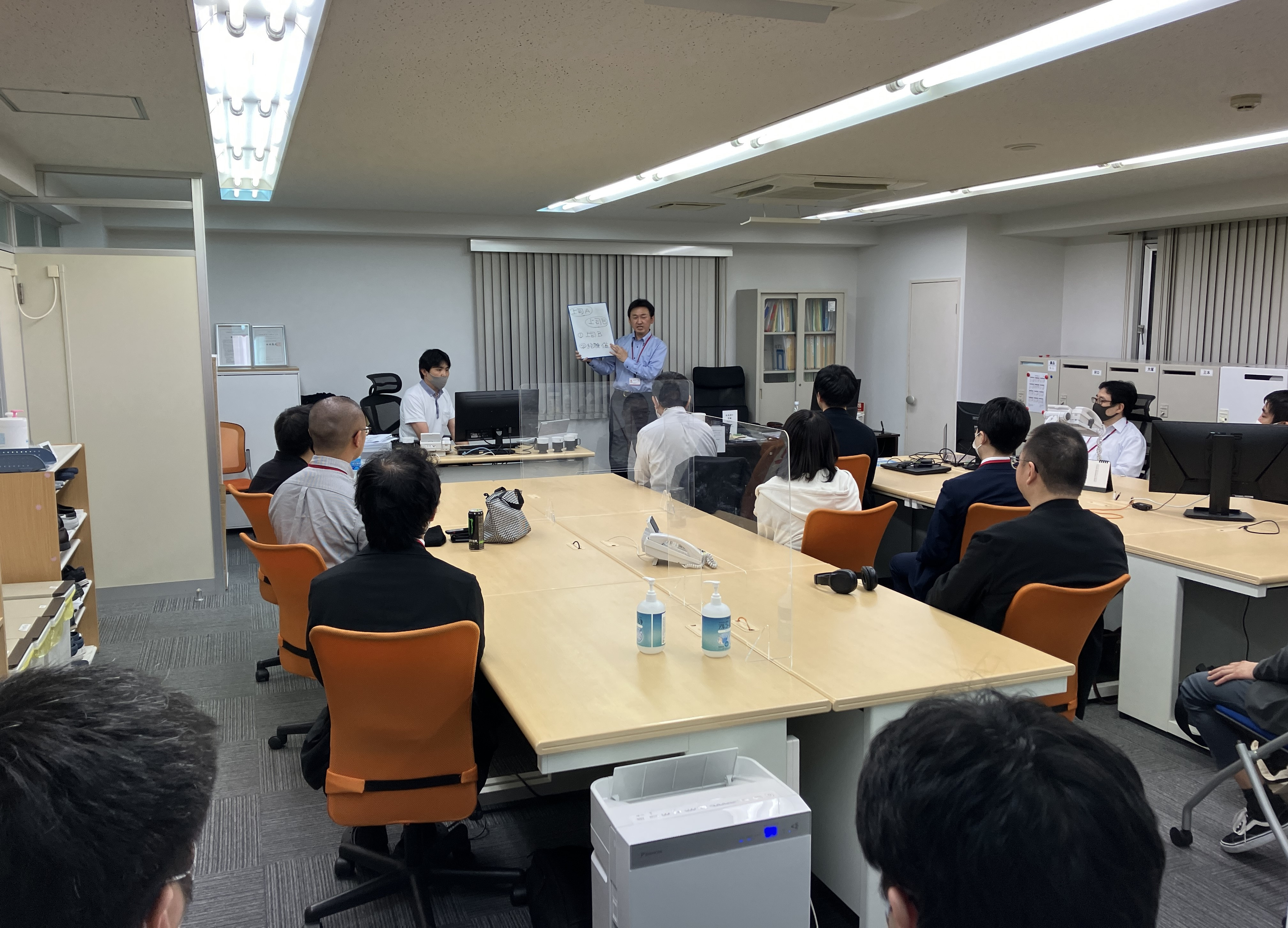 2ヵ月1度の定例会　報告会・個人のスキルアップ優先、物価高騰に対する昇給など