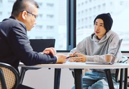 社員同士の気軽なコミュニケーションが生まれるスペースを多く設けている