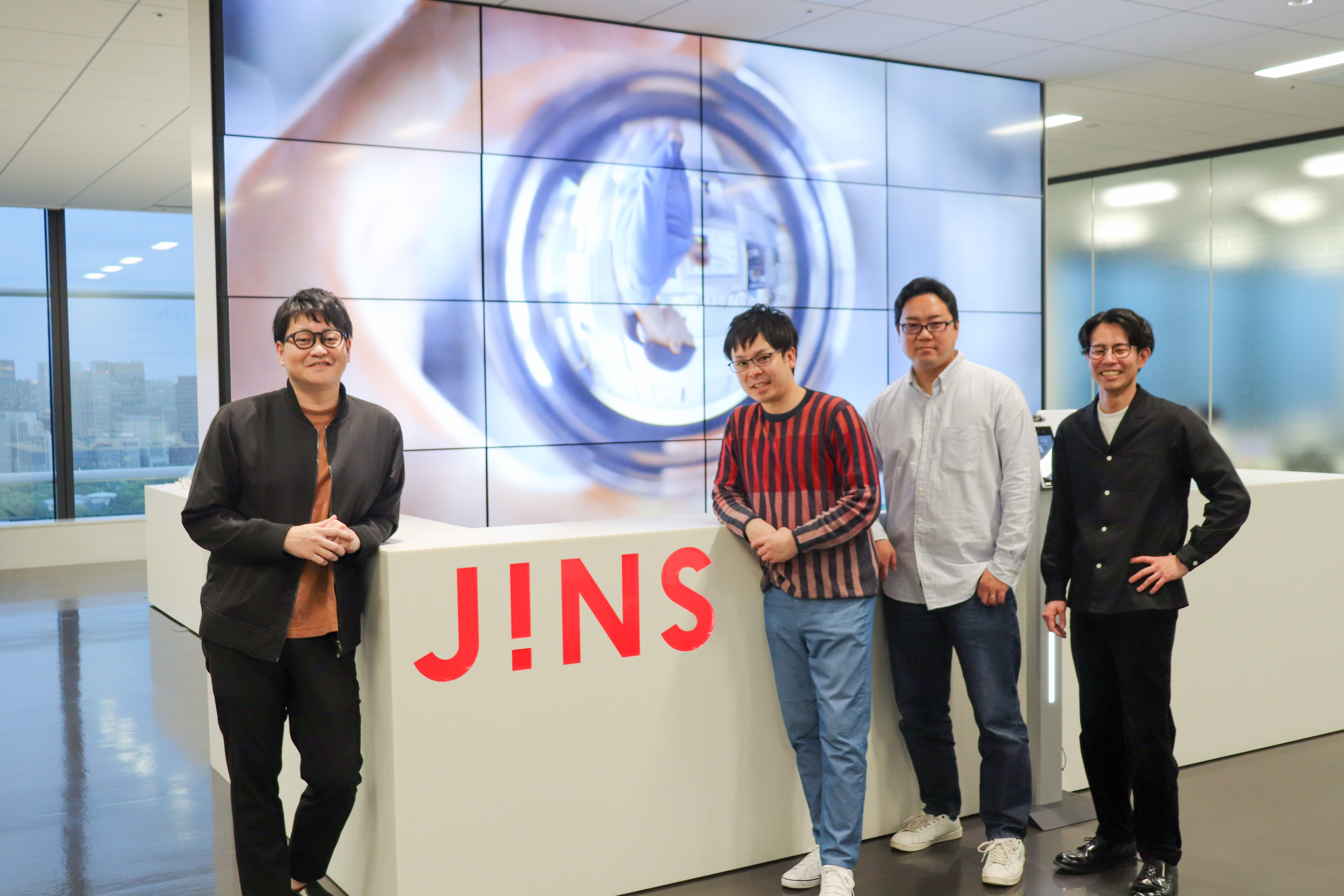 JINS新サービスの「CLICK&GO」開発の裏側を語るインタビュー記事が公開されました！