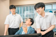 服装自由です！が、、この日は偶然白シャツでした
