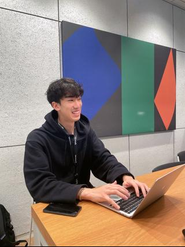 代表の渡邊はまだ24歳！起業化思考を持った人材を育成しております。