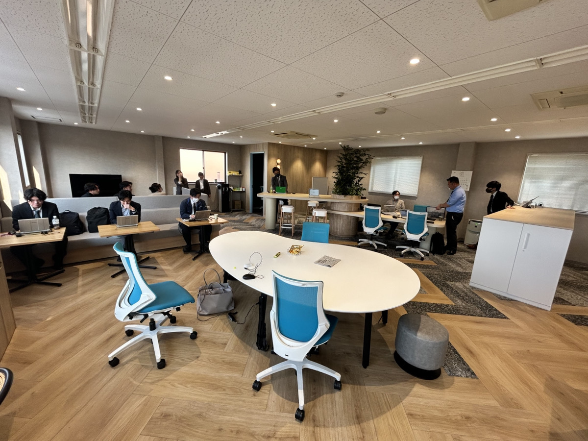 営業所での雰囲気