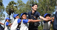 カンボジアの小学校で運動会を企画・運営。力いっぱい綱を引くと気持ちもつながる。