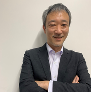 カバー写真にも登場しましたが、当社社長の田中です！