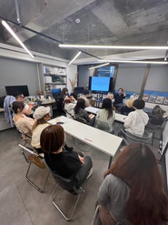 定期的に社内会議を行なっています！