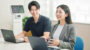 若手が様々な意見を出し合い、会社の変革へのリードをしています。