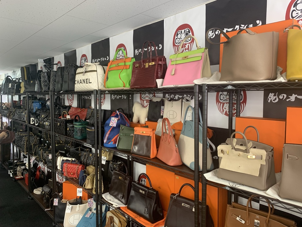 ブランドオークション競りに潜入！オークション会場の実態