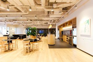 ホーム拠点のWeWork KANDA SQUARE。終日コーヒーや夕方以降にはビールが飲み放題です！